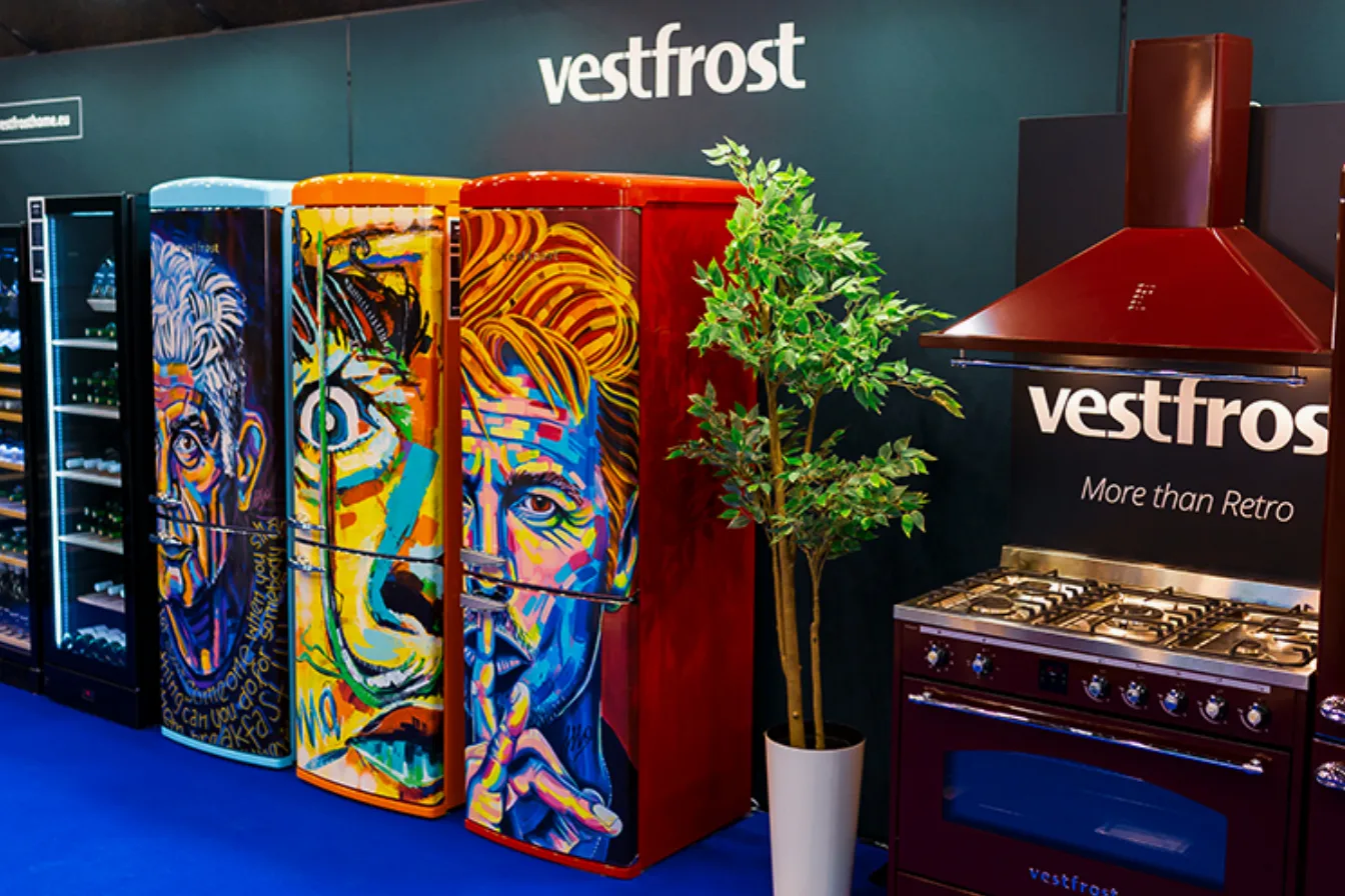 Kolorowe lodówki retro Vestfrost z artystycznymi malunkami